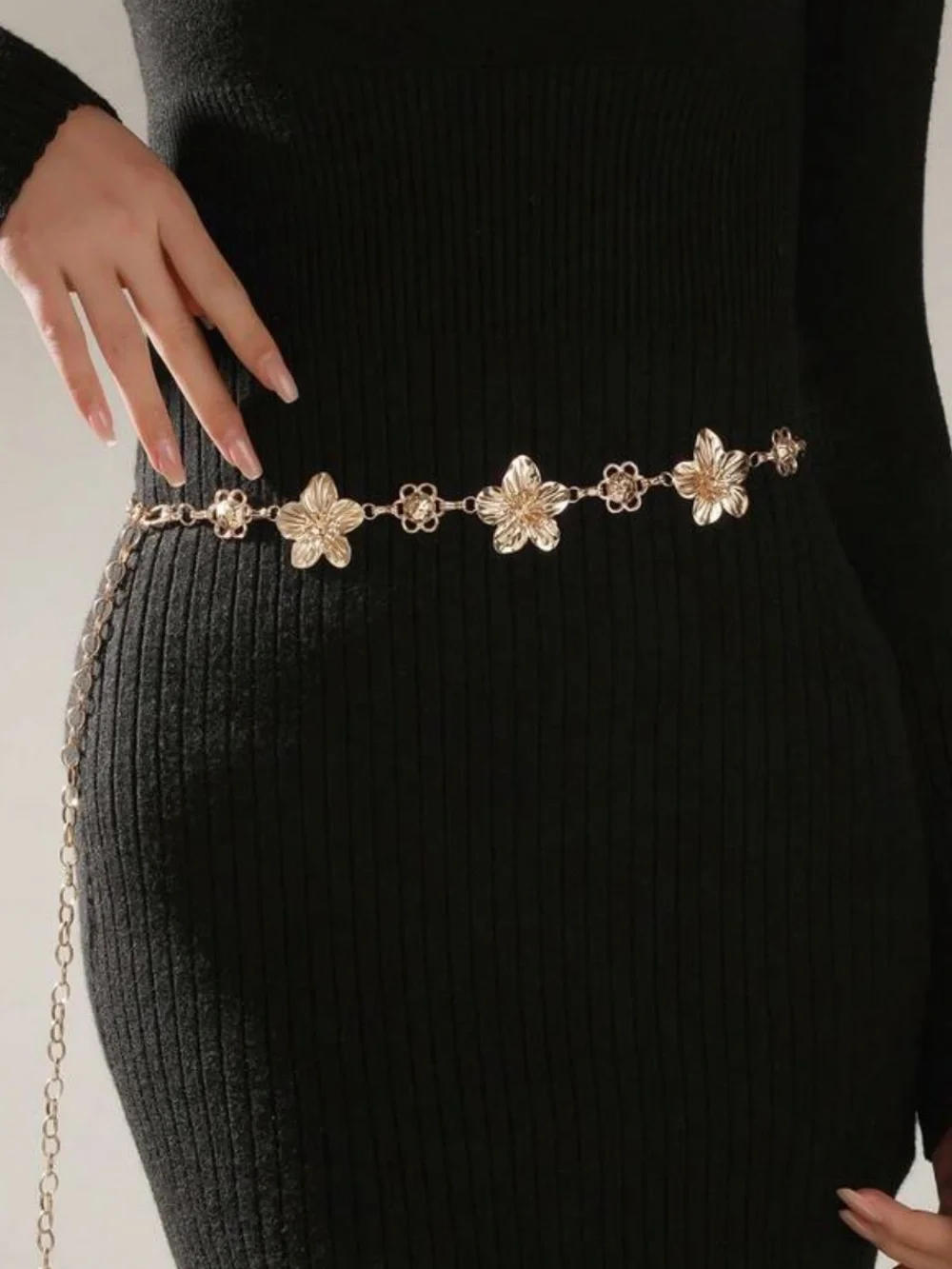 Golden Flower Child Metallic Chain Belt NEW 🏷️